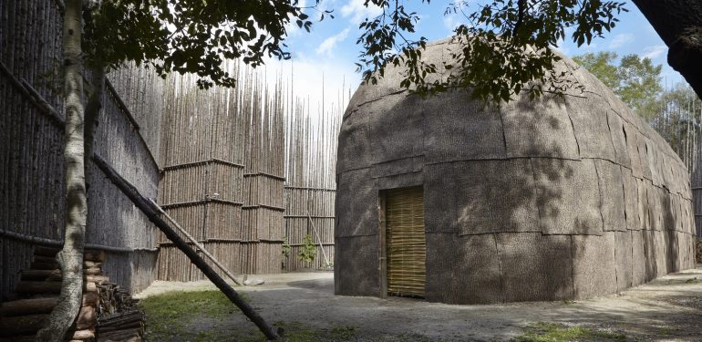 longhouse, Non-traditional accommodation - Hôtel Musée Premières Nations